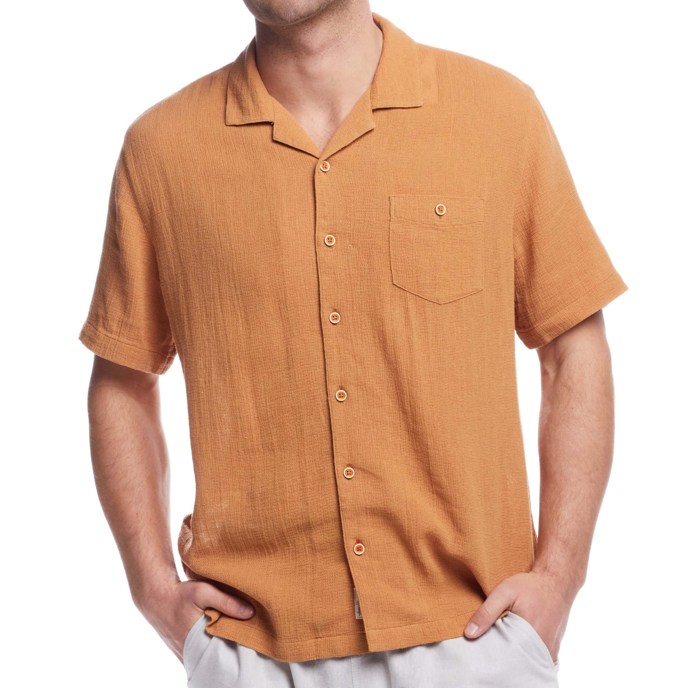 Short sleeve cotton linen Airtex shirt in biscuit color with camp collar and chest pocket, ideal for vacations.