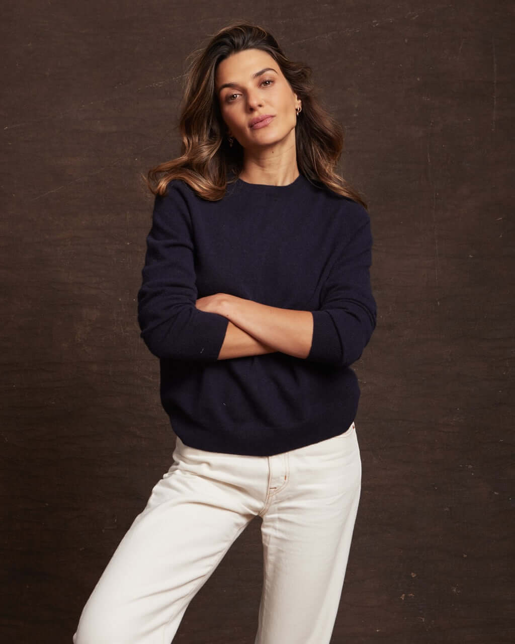 Women's Cashmere Long Sleeve Solid Crew In Dark Navy