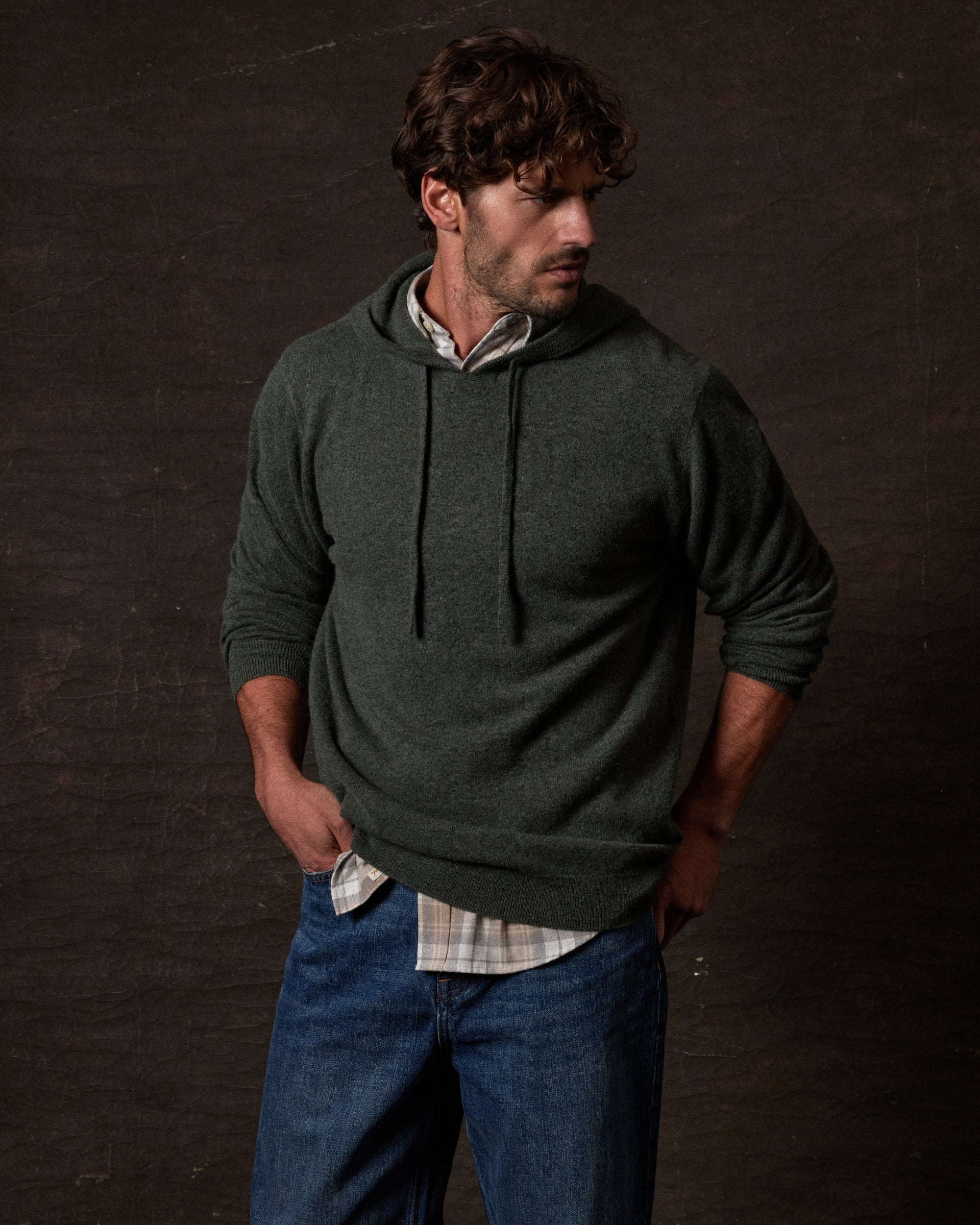 CASHMERE L/S SOLID HOODIE in FOREST GREEN worn by a model, showcasing soft cashmere fabric.