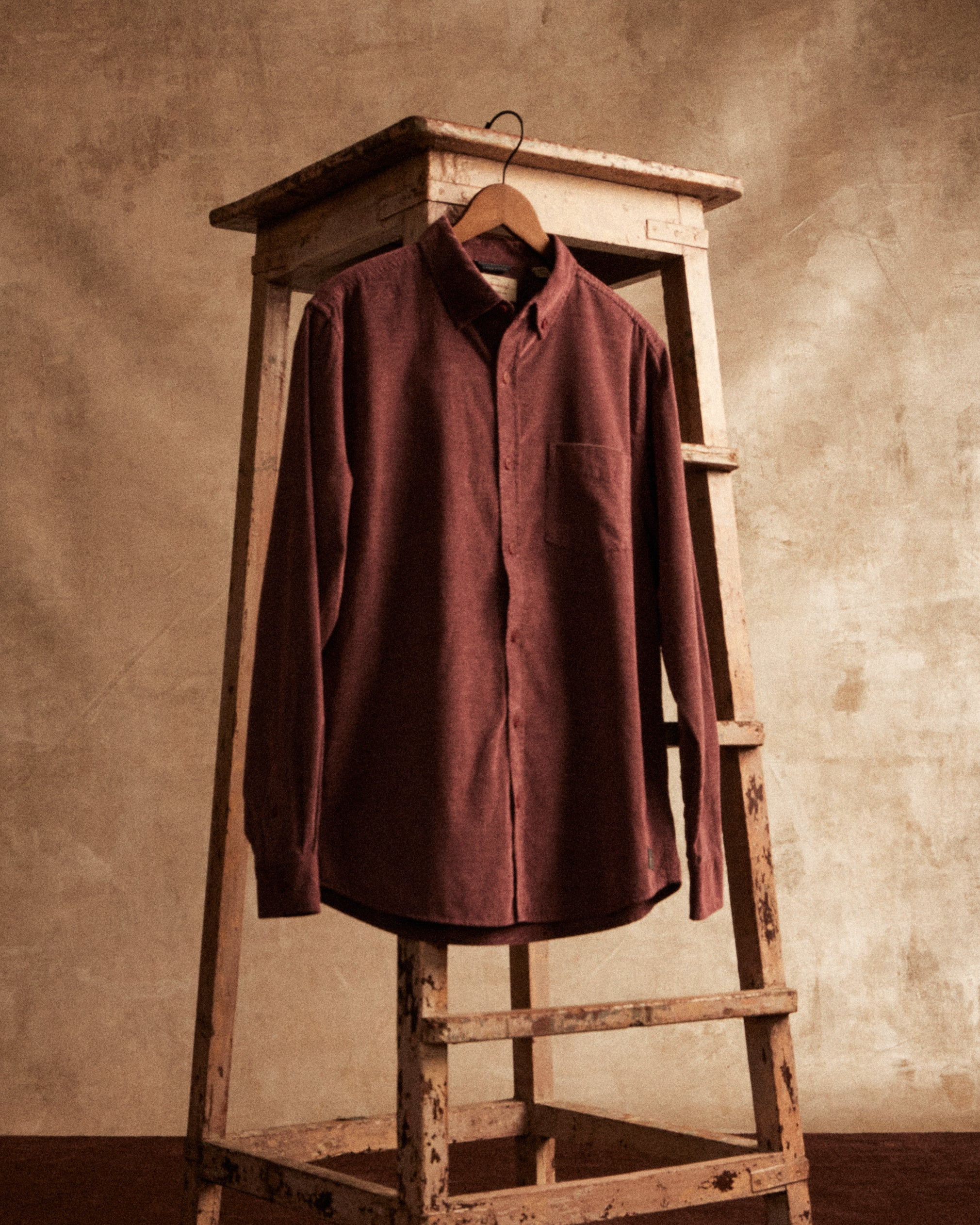 Long Sleeve Pebble Corduroy Shirt in Syrah