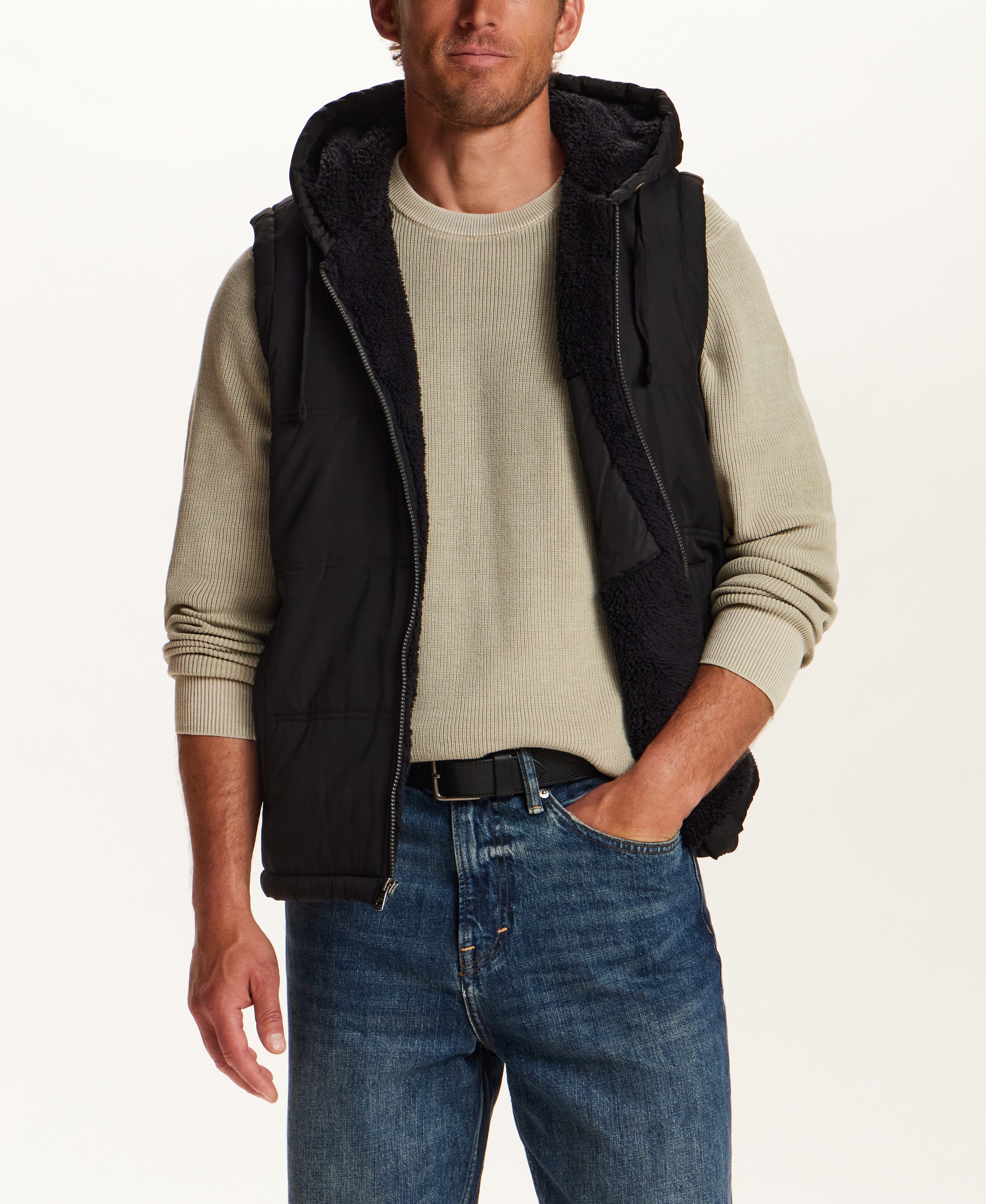 SHERPA LINED HOODED PUFFER VEST in BLACK (F2670383WV)