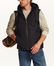 SHERPA LINED HOODED PUFFER VEST in BLACK (F2670383WV)