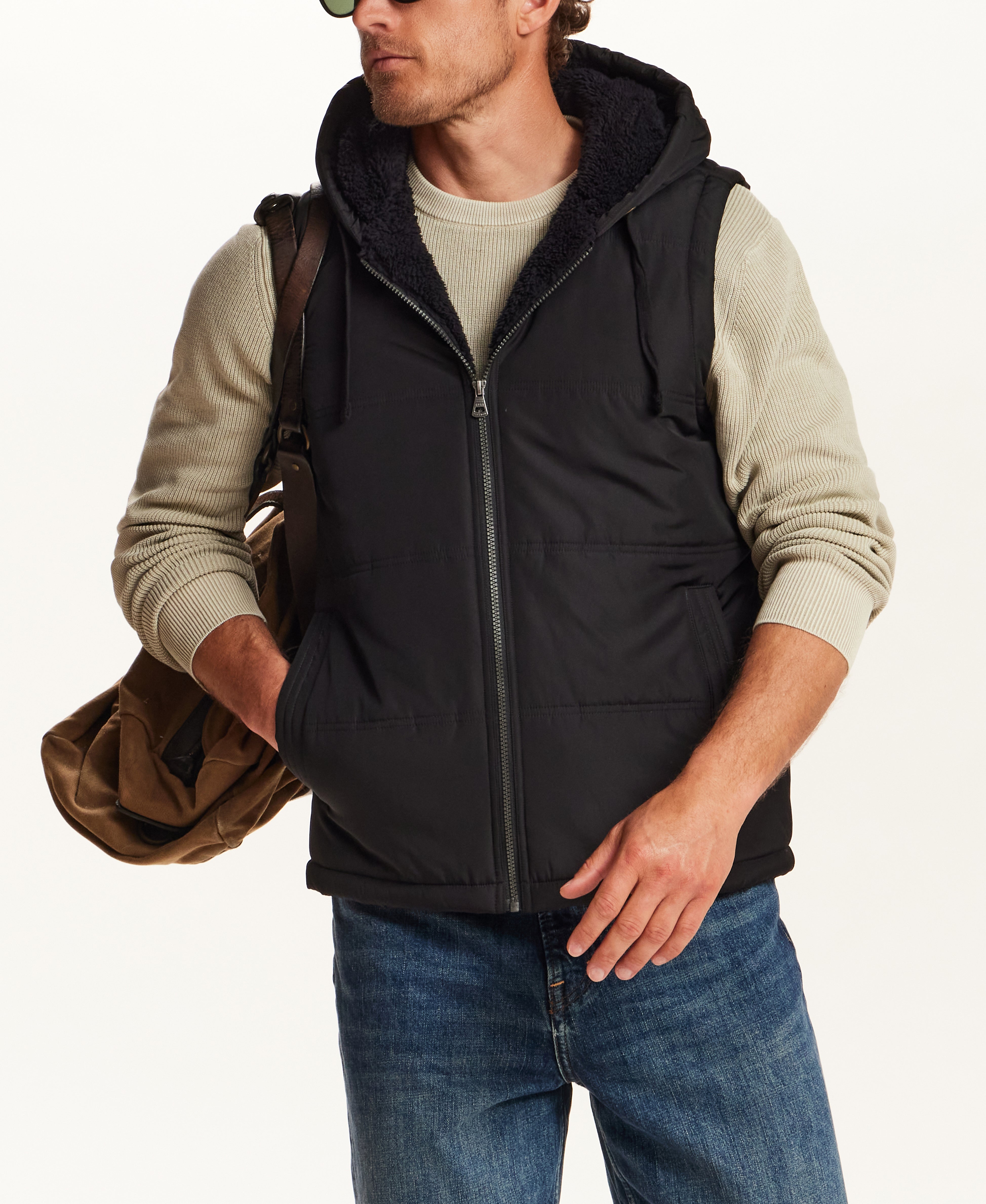 SHERPA LINED HOODED PUFFER VEST in BLACK (F2670383WV)