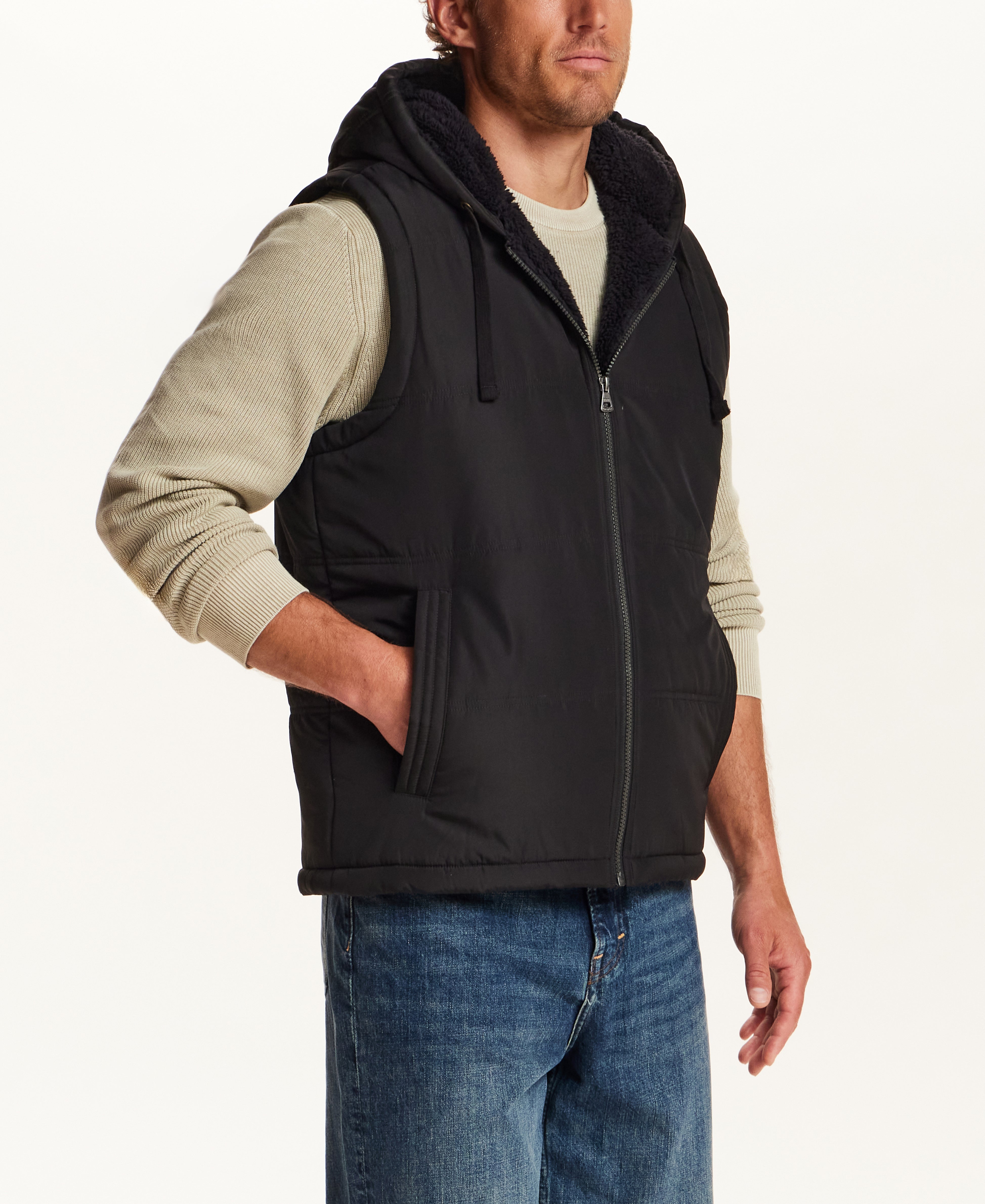 SHERPA LINED HOODED PUFFER VEST in BLACK (F2670383WV)