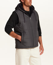 SHERPA LINED HOODED PUFFER VEST in FORGED IRON (F2670383WV)