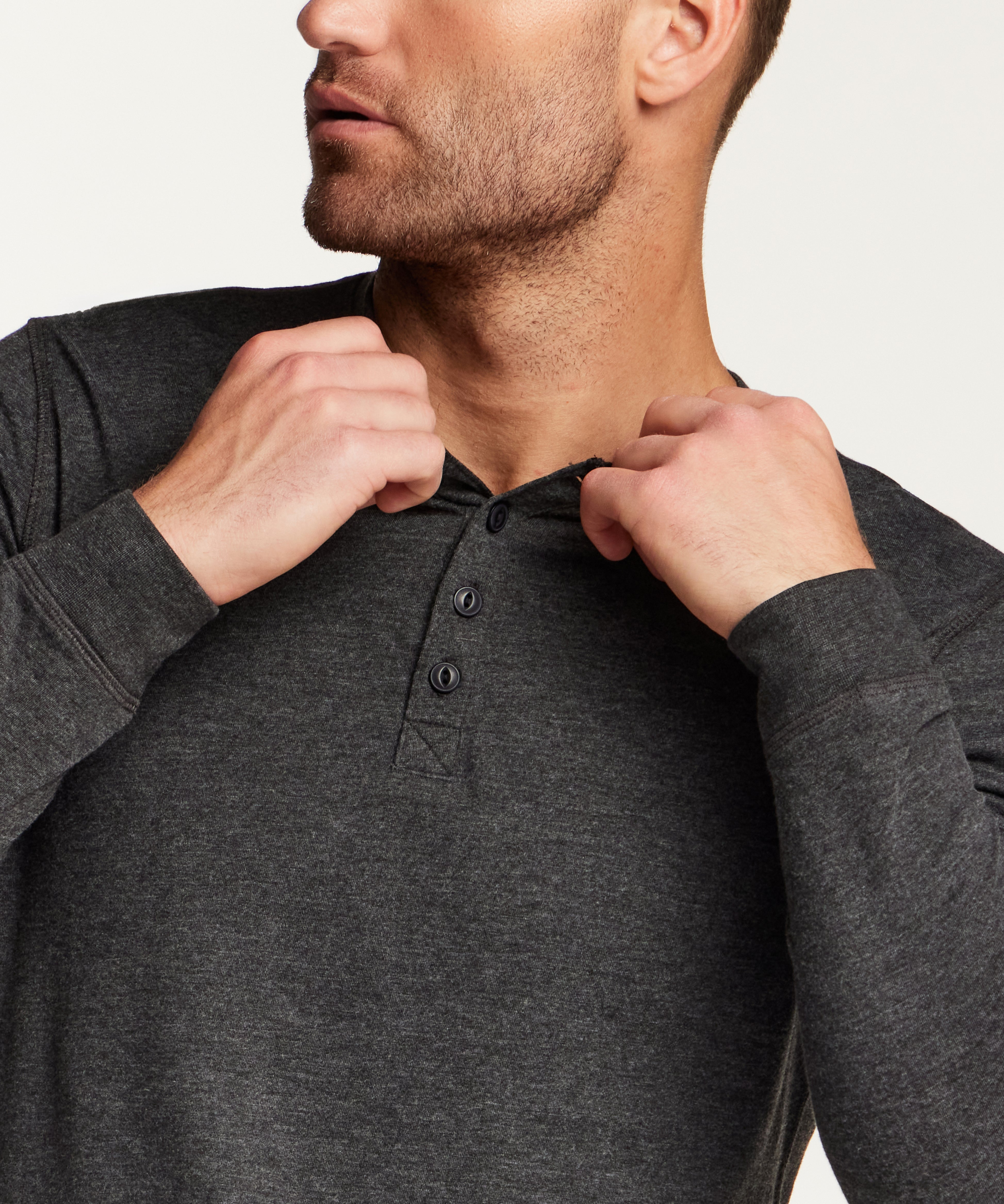 F83610WV_BLACKHEATHER_DETAIL.jpg