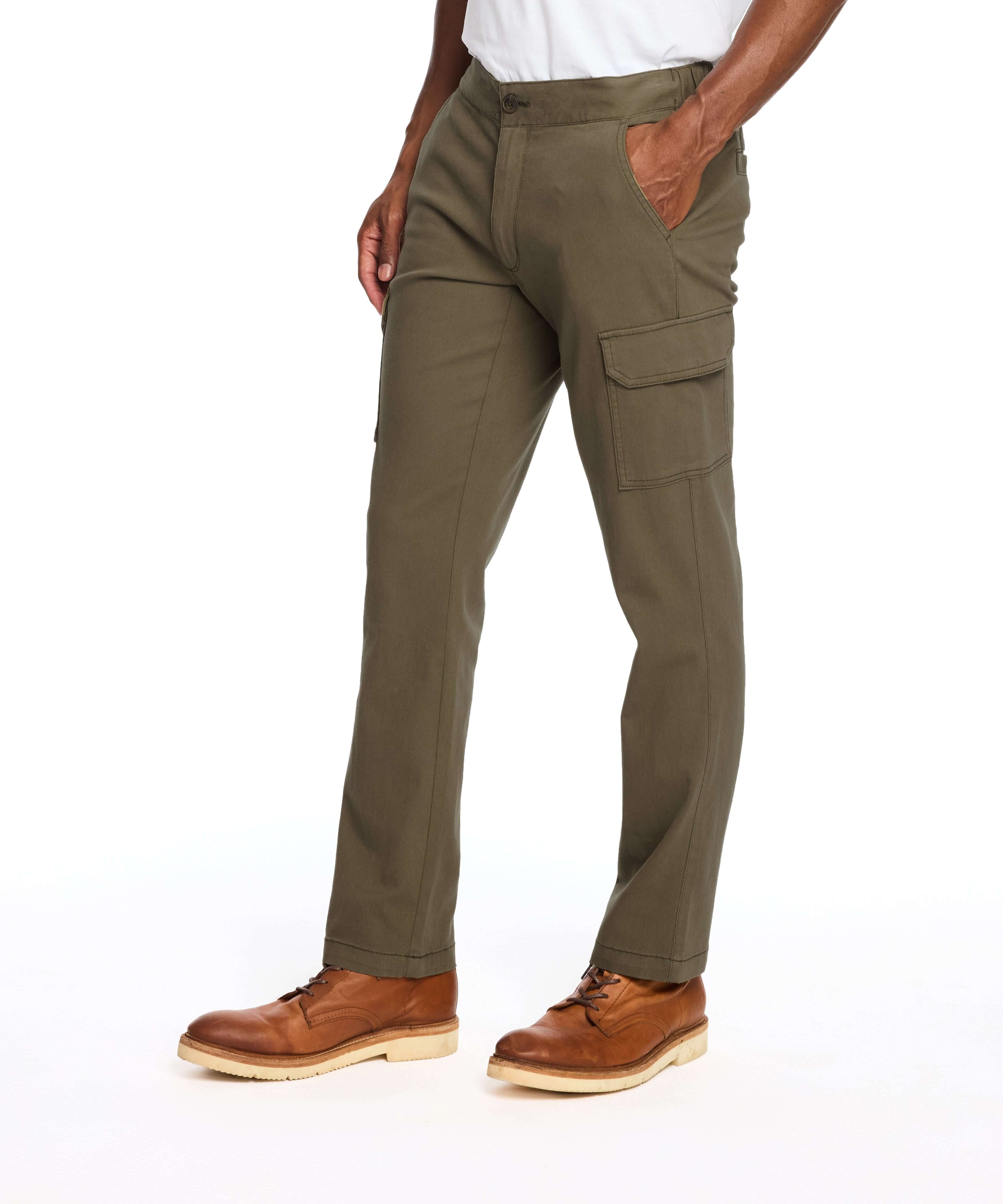 Men's dark olive cargo pants with a stretch waist and side pockets, ideal for everyday comfort and flexibility.