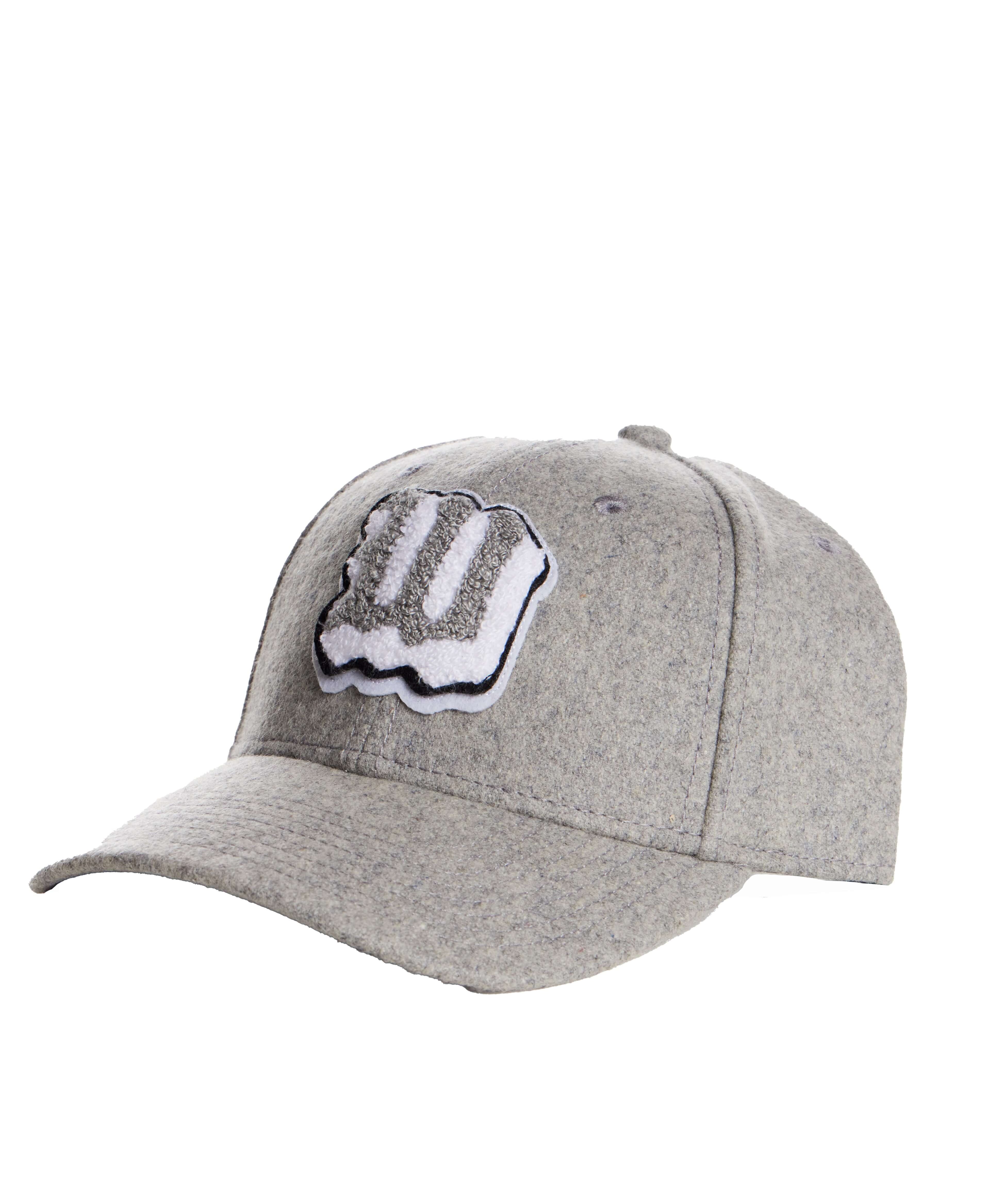 Flannel cap with Appliqué in Light Grey featuring a stylish design and premium wool for warmth.