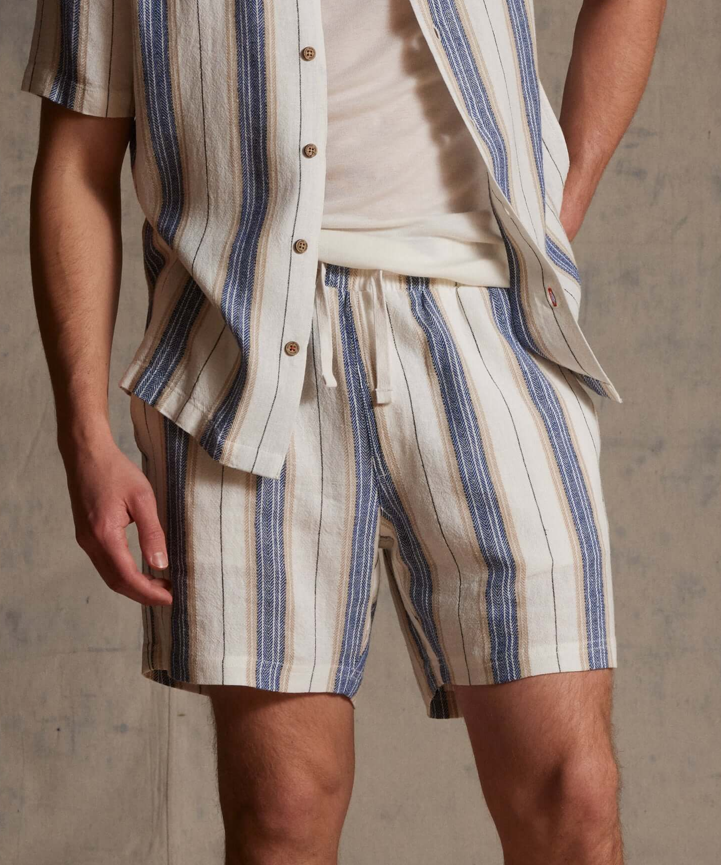 mens-linen-blend-vertical-stripe-shorts-blue-white_2.png