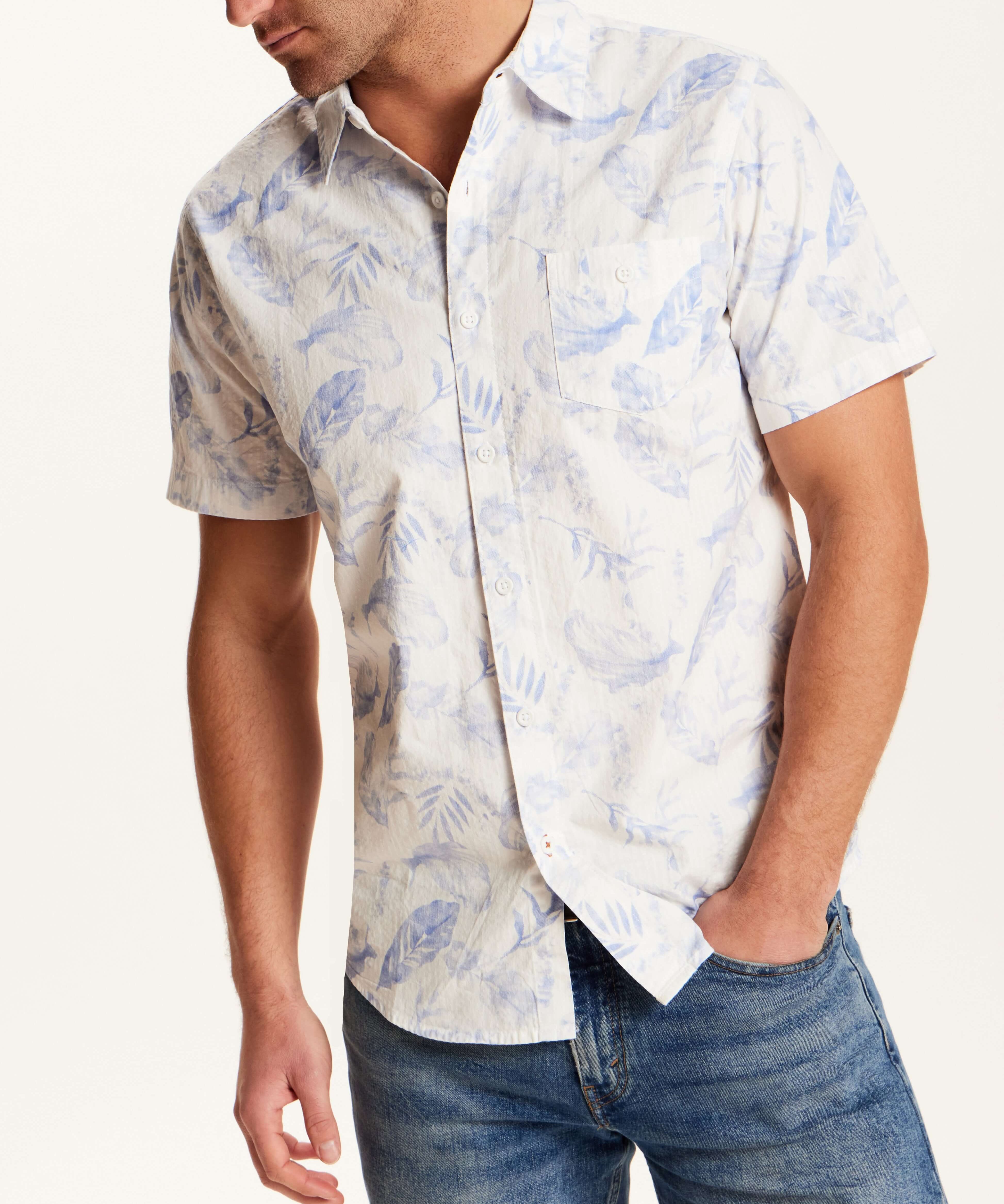 mens-short-sleeve-seersucker-stripe-english-manor-shirt.jpg