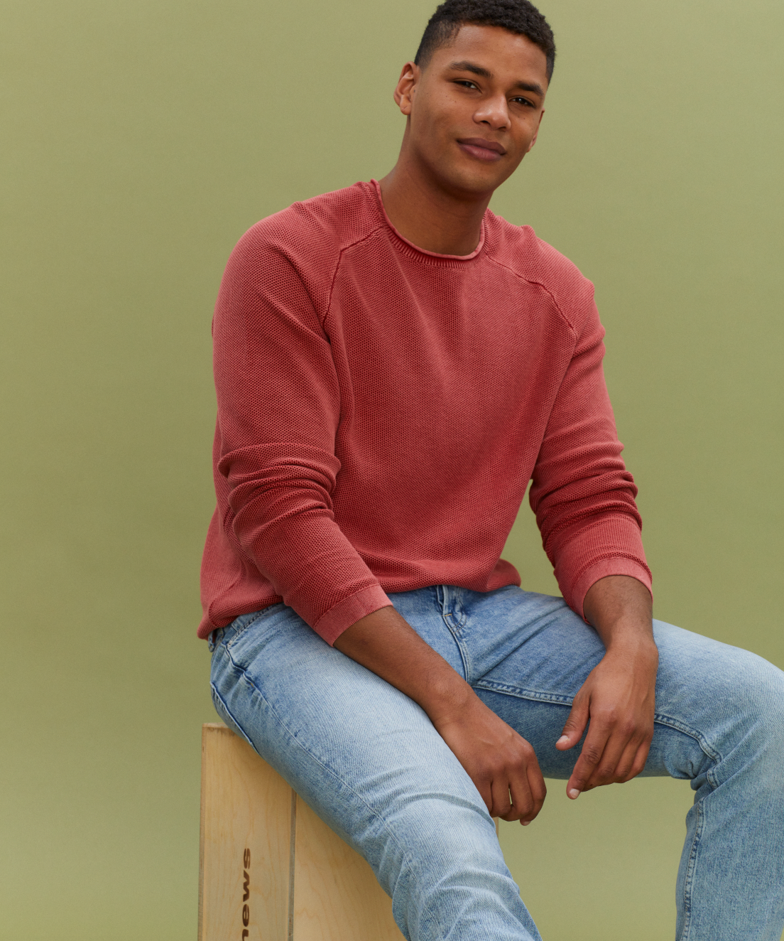 STONEWASH RAGLAN CREW IN GARNET | Sweaters | Weatherproof Vintage